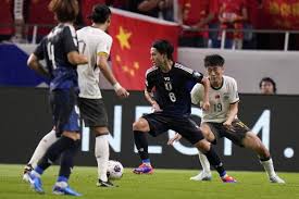 2-1！国足拼了，冲42年纪录，塞鸟首发，澳大利亚退赛，奇迹出线.
